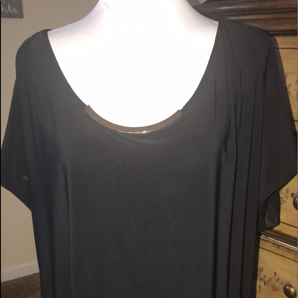 Short sleeve blouse with gold bar detail